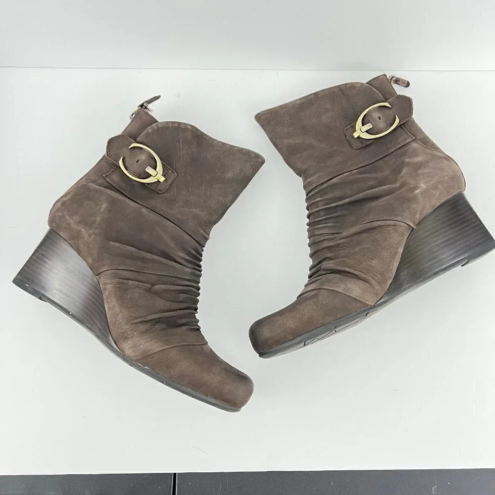 Earthies Chelsea Brown Suede Wedge Boots Size 10 M - Picture 16 of 16